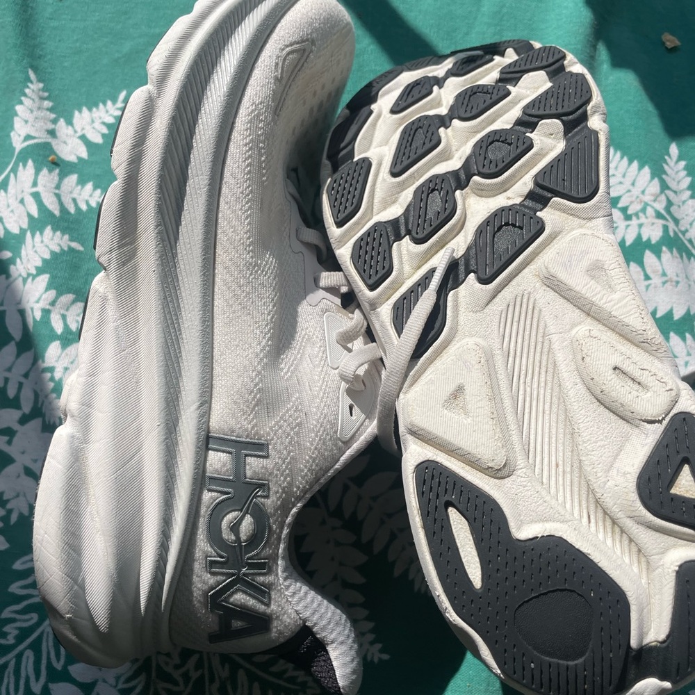 Hoka Clifton 9. Male size 7;European size 40. Gently worn condition.